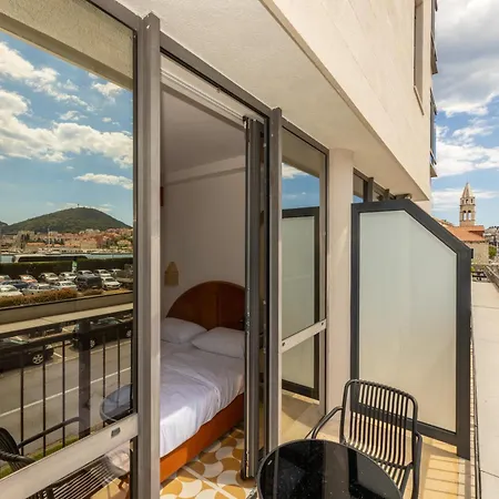 Sol Hostel *