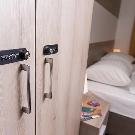 旅馆 索尔旅馆 *