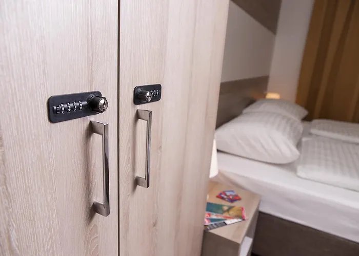 بيت شباب Sol *